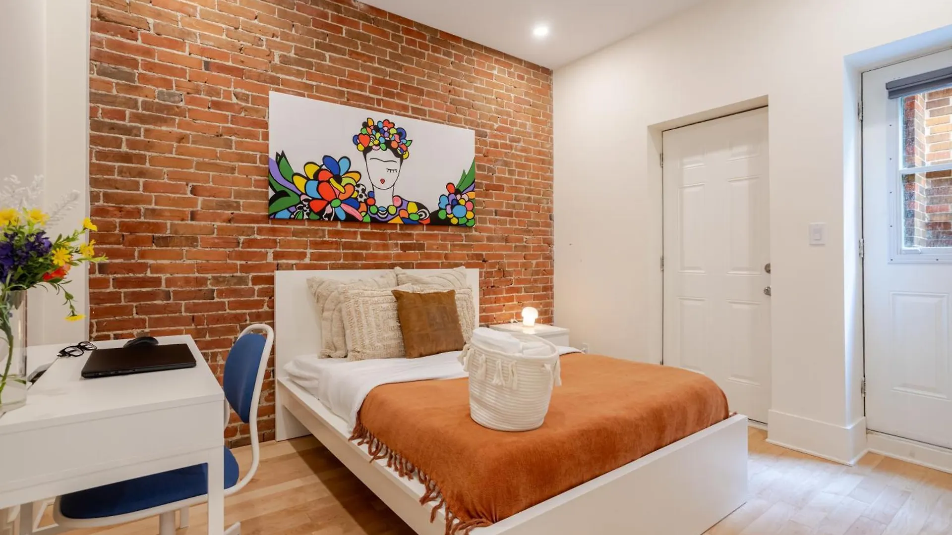 Апартаменты Great 2Br In The Heart Of Milton Parc Монреаль Канада