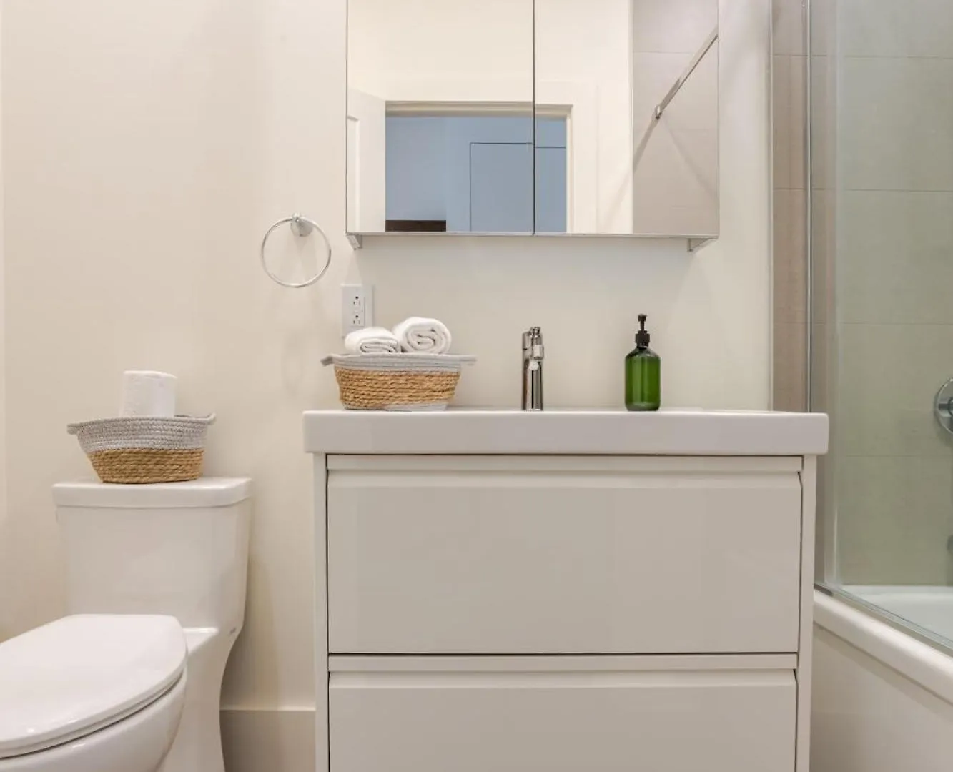 Апартаменты Great 2Br In The Heart Of Milton Parc Монреаль