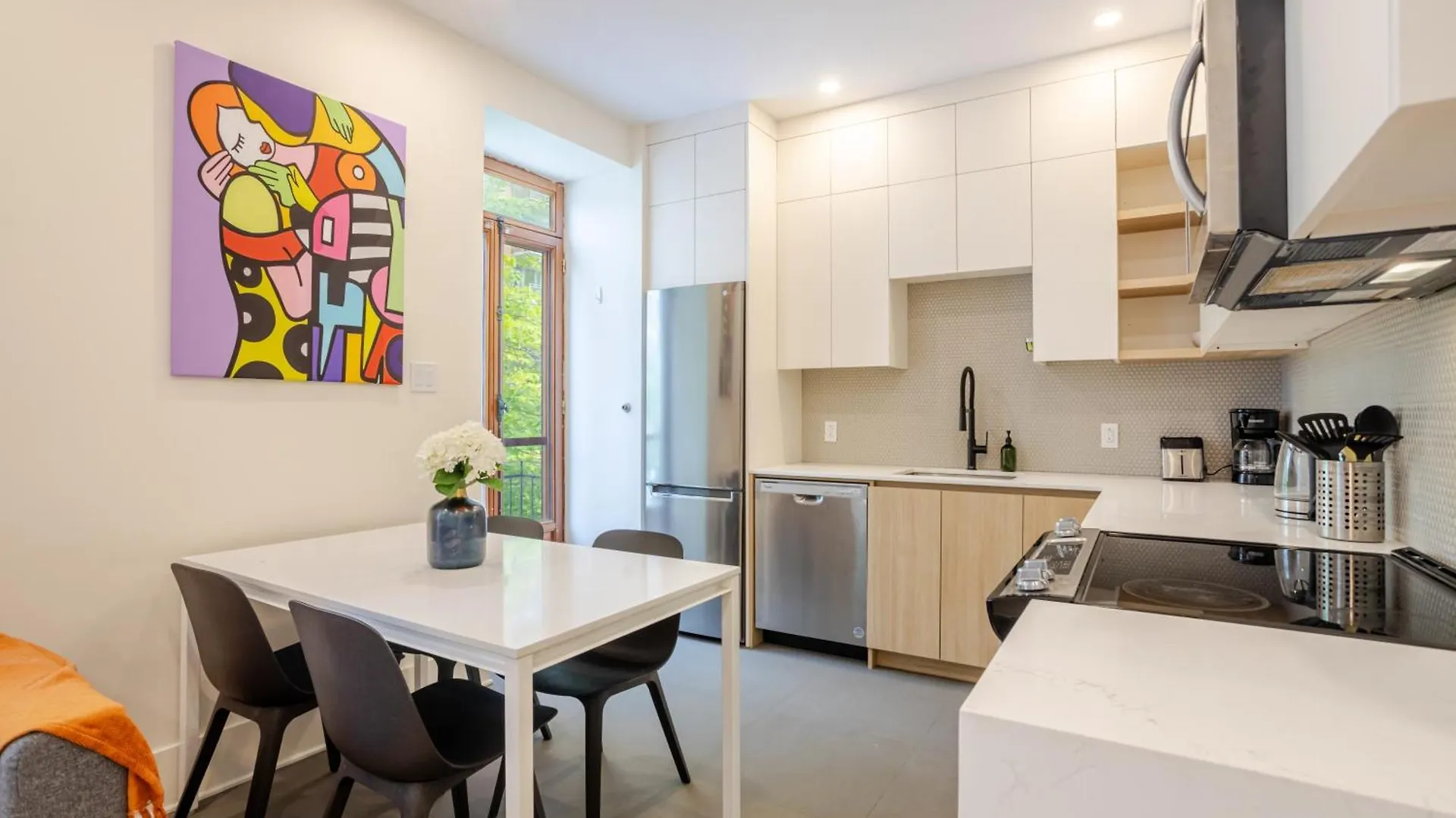 Апартаменты Great 2Br In The Heart Of Milton Parc Монреаль