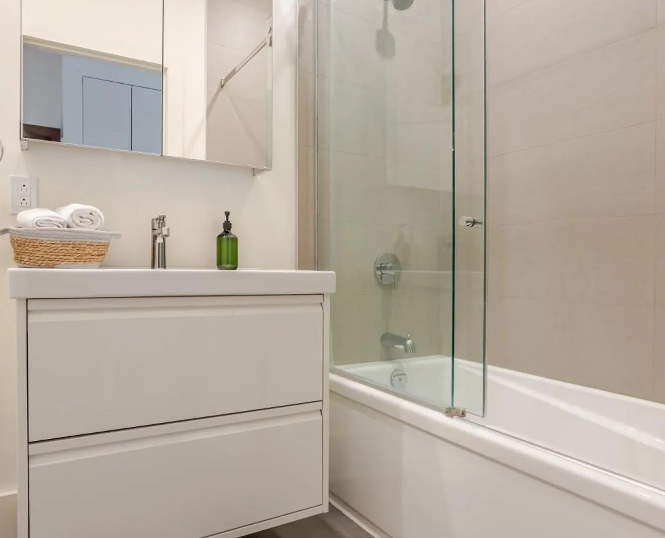 Апартаменты Great 2Br In The Heart Of Milton Parc Монреаль